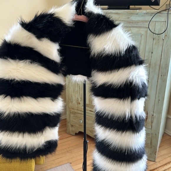 Shawl - Picture 2 of 7